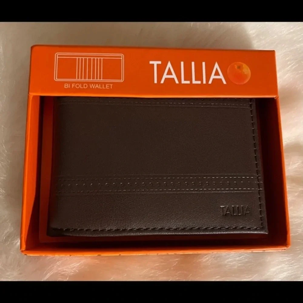 Tallia Bifold Leather Wallet with Embossed Pattern